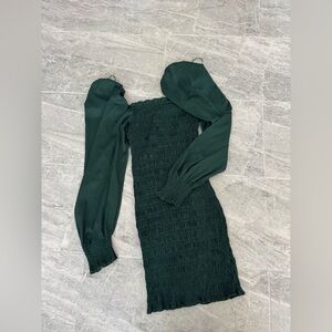 Green holiday puff sleeve dress